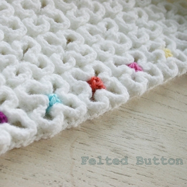 Colorful dots in center of wavy crochet blanket or mat, Crazy Good Mat by Susan Carlson of Felted Button | Colorful Crochet Patterns