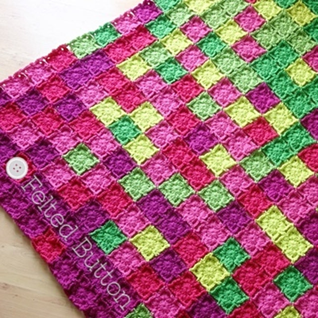 Flying colors blanket in pinks and greens, scattered granny squares, crochet pattern by Susan Carlson of Felted Button | Colorful Crochet Patterns
